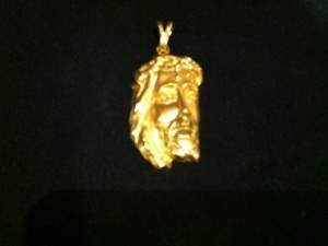 Pendentif en or jaune 18 carats avec un poids de 5.2 grammes. Prix 395 €. Ref : 340702