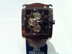 montre festina. prix 89 €. ref : f16235/5