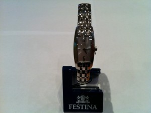 montre festina. prix 99 €. ref : f16226/1